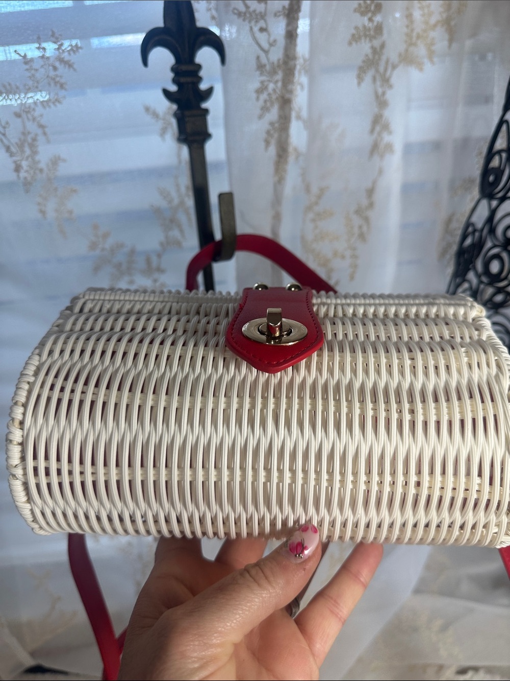 Tommy Bahama rattan basket crossbody bag - Picture 3 of 6